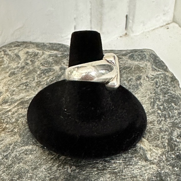 Sterling & Black Onyx Ring - Picture 2 of 2